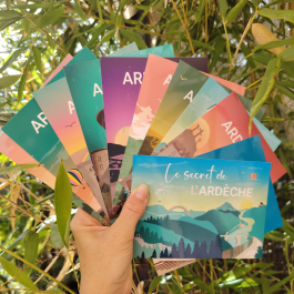 Le Secret de l’Ardèche – Lot de 11 cartes postales + jeu QR